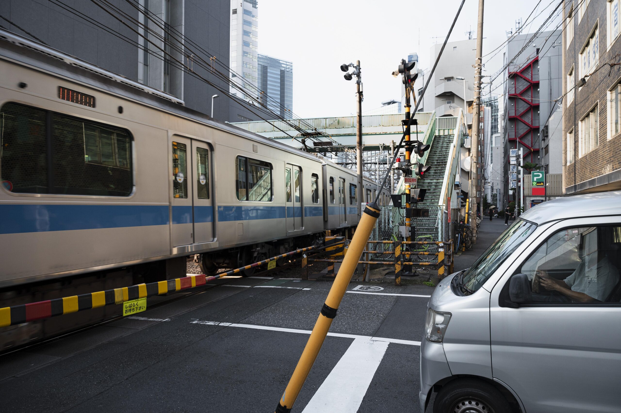 Robust AI Edge Platform Safely Guards Railway Crossings