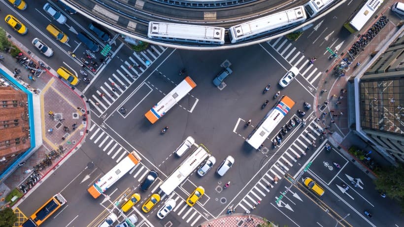 AI Image Detection Automatically Recognizes Pedestrians and Vehicles, Improving Wait Time at Major Intersections