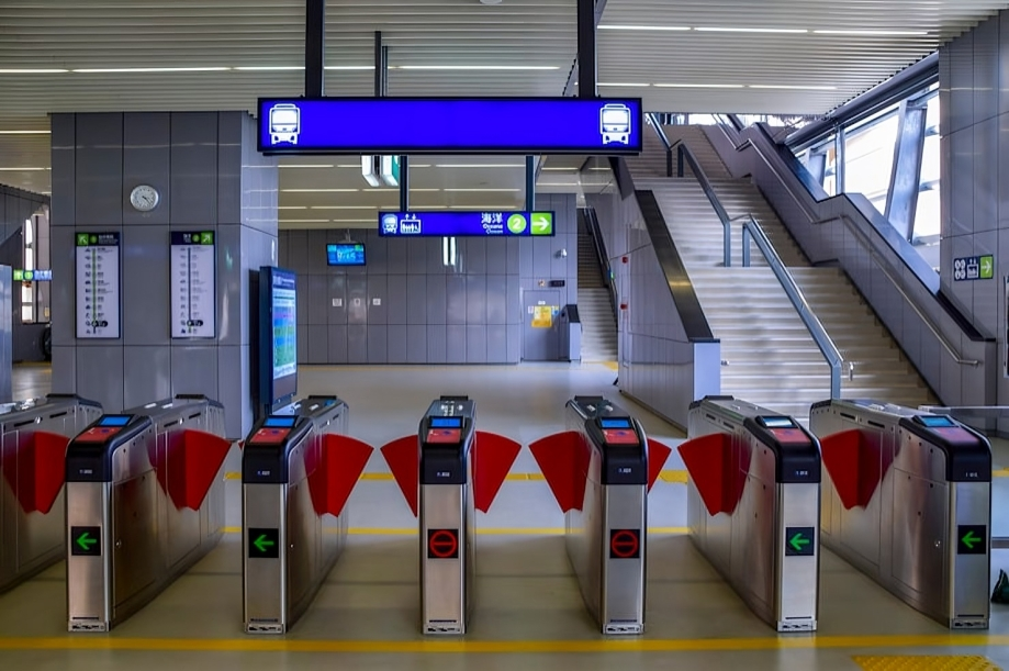 mesin gate stasiun kereta